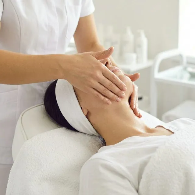 Massagem Facial com Higienização